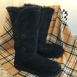 UGGs Bailey button triplet boot •size 10• Black